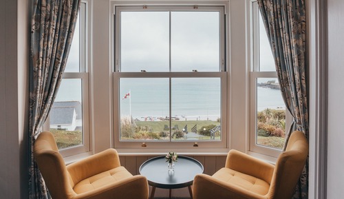 Habitación superior con 1 cama doble o 2 individuales, baño privado, vistas al mar (1st Floor)