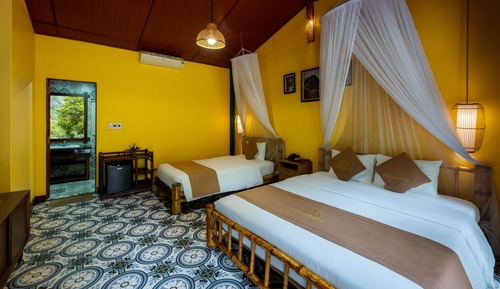 Habitación triple Deluxe, varias camas, vistas al jardín