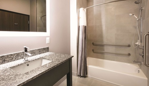Habitación Deluxe, 1 cama de matrimonio grande, no fumadores (Mobility/Hearing, Tub w/ Grab Bars)