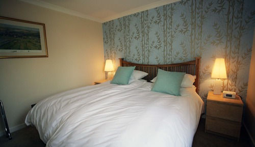 Habitación con 1 cama doble o 2 individuales, baño privado (Bamboo Room)