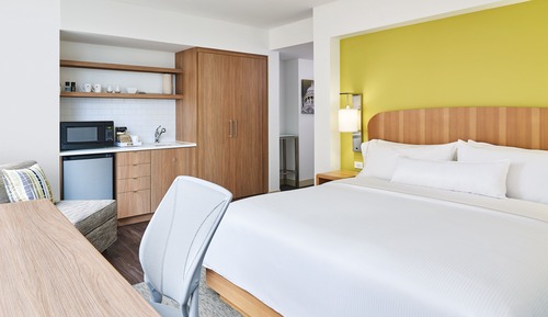 Habitación, 1 cama de matrimonio grande (Mobility/Hearing Accessible, Tub)