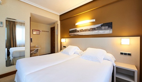 Habitación con 2 camas individuales, vistas al mar