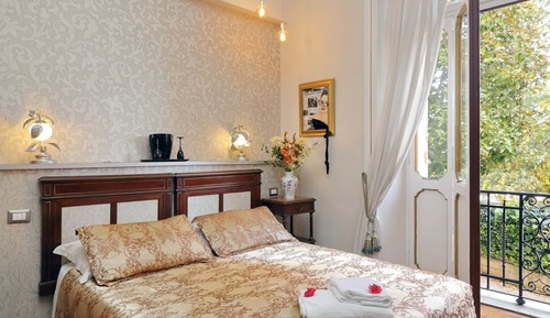 Habitación, vistas al jardín, en la zona del jardín (Costantino)