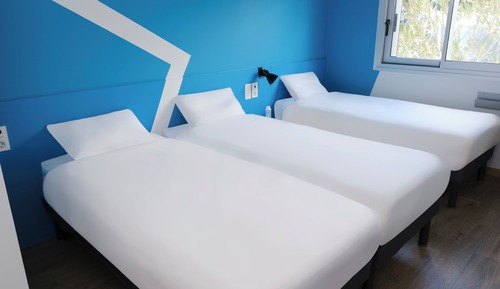 Habitación triple, varias camas