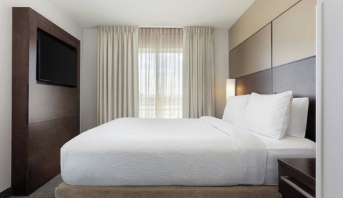 Suite, 1 cama de matrimonio grande con sofá cama, no fumadores (Mobility/Hearing Accessible, Tub)