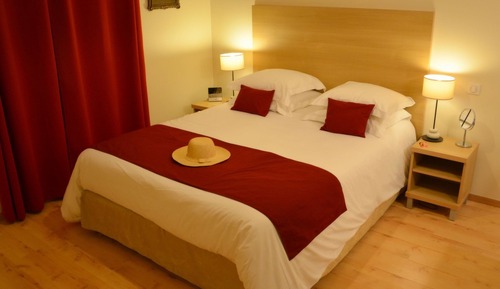 Apartamento superior, baño privado, vistas al jardín (Gite Adèle)