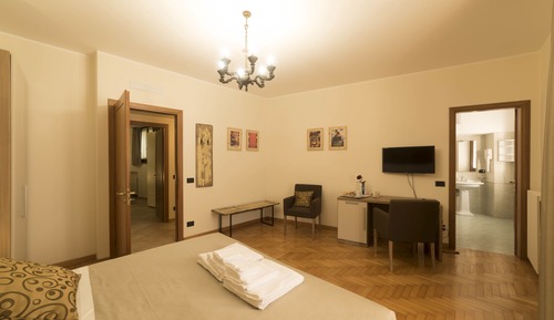 Habitación triple Deluxe, 1 habitación, baño privado, vistas al jardín