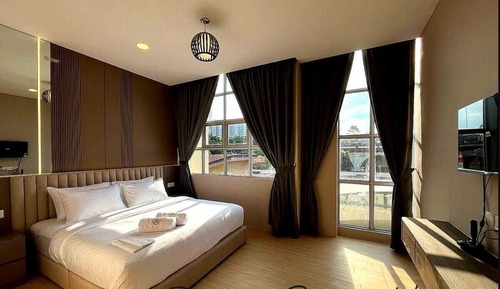 Superior Suite, City View