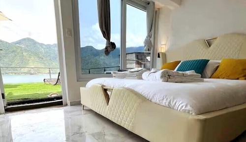 Studio Suite, 1 Queen Bed, Terrace, Lake View