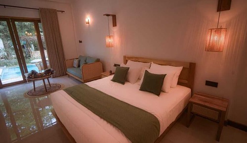 Deluxe Room, Pool View