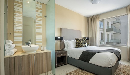 Apartamento clásico, balcón, vistas a la ciudad