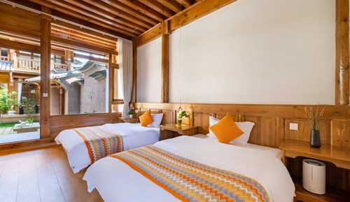 Senior Twin Room, Courtyard View