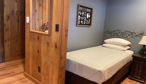 Room, 2 Queen Bed and 1 Single Bed