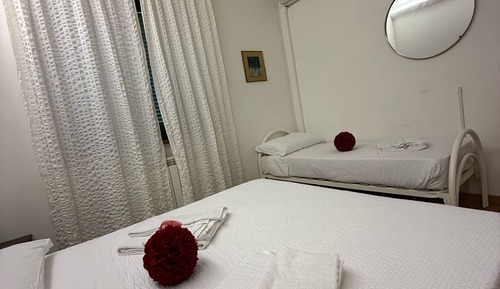 Habitación triple, patio, vistas al patio