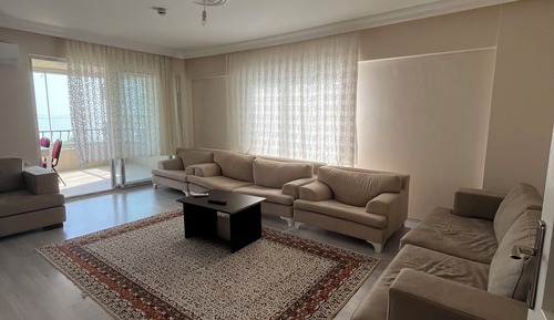 Apartamento clásico, balcón, vistas al mar