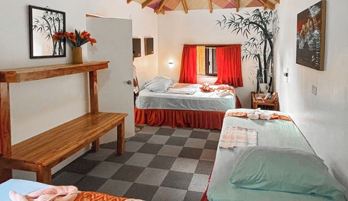 Casa de campo familiar, balcón, vistas a la piscina