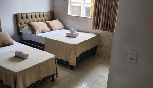 Habitación básica con 2 camas individuales