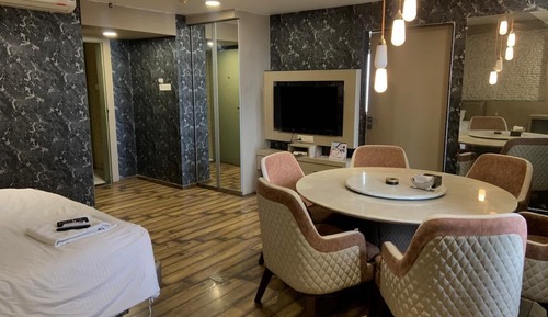 Luxury Suite, City View