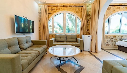 Deluxe Penthouse, Pool View