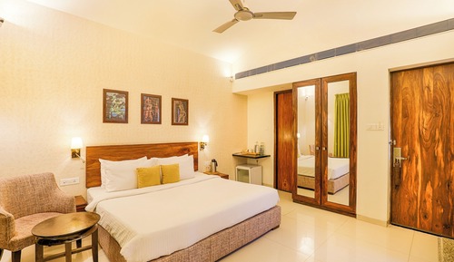 Club Room, Garden View