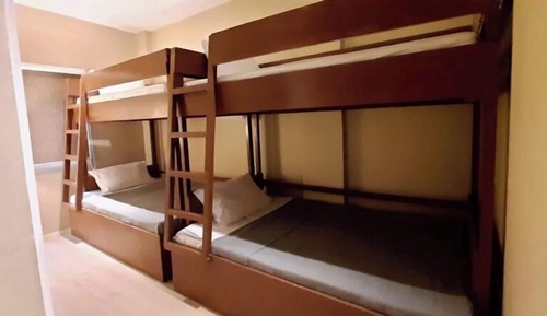 Habitación cuádruple económica, balcón, vistas a la montaña