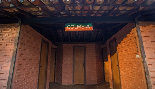 Habitación básica con 2 camas individuales