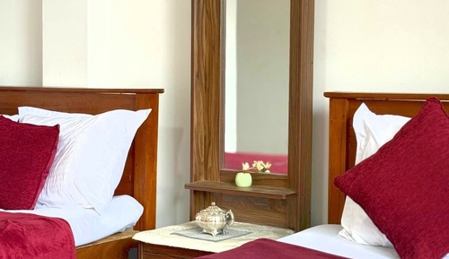 Habitación superior, varias camas, baño privado, vistas a la montaña