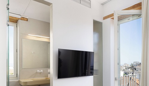 Standard Double Room, 1 Queen Bed, Balcony, Courtyard View Hub 03