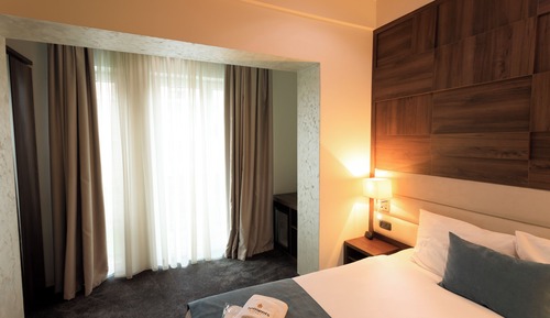 Habitación Confort doble, balcón, vistas a la ciudad