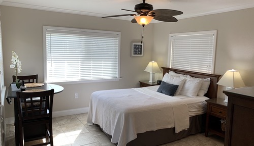 Estudio, 1 cama de matrimonio grande, vistas a la piscina (Unit 7)