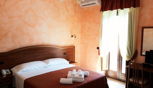 Habitación superior, 1 cama doble, balcón