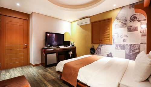 Twin Room (Check-in: Friday 10 PM/Saturday 11 PM)