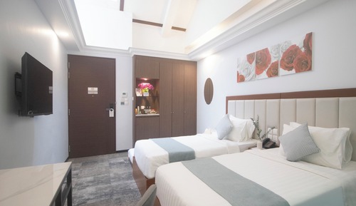 Habitación triple, bañera (Skylight)