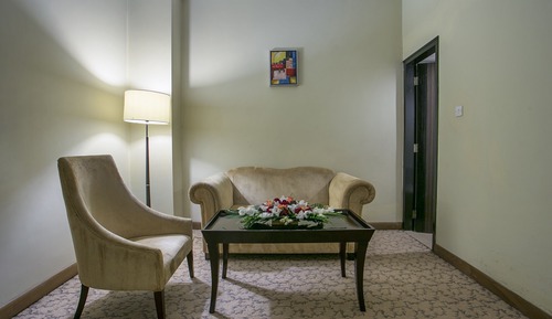 Habitación Deluxe con 1 cama doble o 2 individuales, 1 habitación, fumadores, vistas a la ciudad