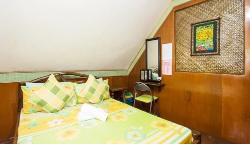 Habitación tradicional con 1 cama doble o 2 individuales, baño compartido