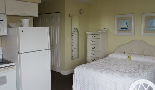 Estudio, 1 cama de matrimonio, vistas parciales al mar