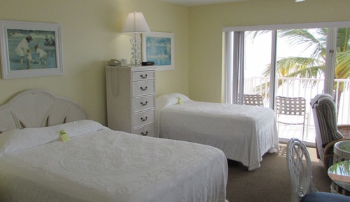 Estudio, varias camas, vistas al mar