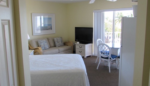 Estudio, 1 cama de matrimonio, vistas parciales al mar