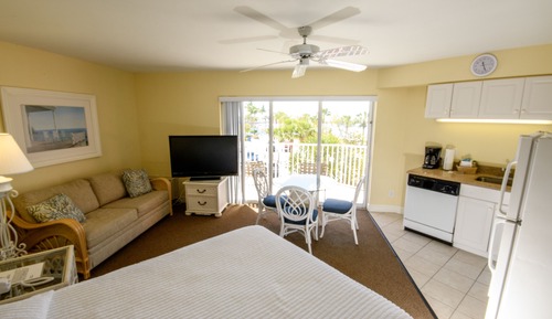 Estudio, 1 cama de matrimonio, vistas parciales al mar