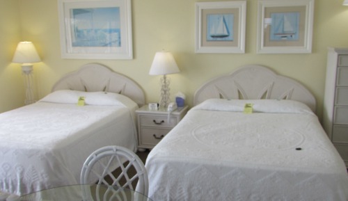 Estudio, 2 camas de matrimonio, vistas al mar