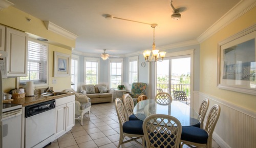 Apartamento, 2 habitaciones, vistas parciales al mar