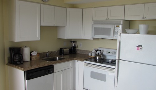 Estudio, 2 camas de matrimonio, vistas parciales al mar