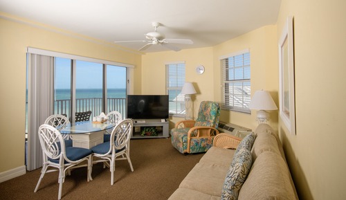 Apartamento, varias camas, vistas parciales al mar