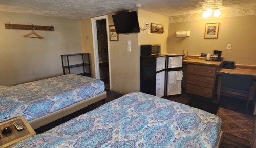 Habitación individual básica, 2 camas dobles, cocina básica, planta baja