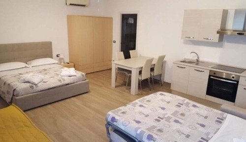 Estudio, varias camas, planta baja