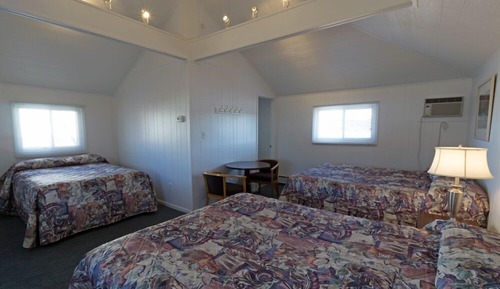 Habitación, varias camas