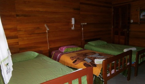 Habitación triple, vistas al jardín (2 personas)