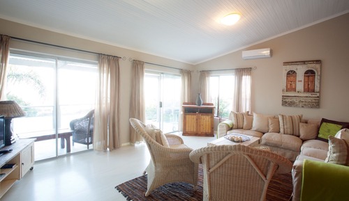 Upstairs Sea Facing Apartment 