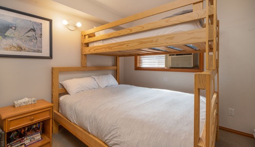 Casa adosada, 2 habitaciones, bañera de hidromasaje (GR113)