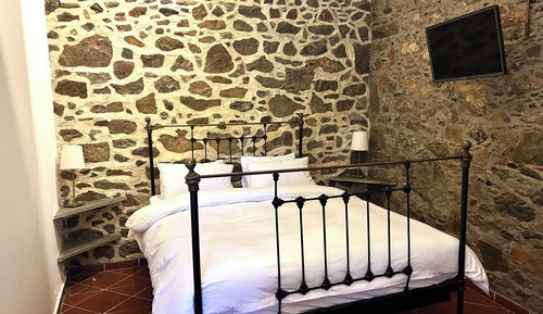 Mansion Cottage with Patio